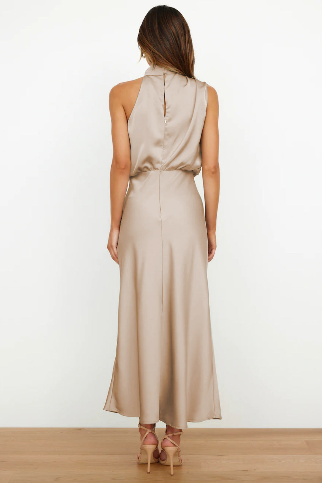 Lucía | Vestido Midi Satinado Halter Elegante para Mujer 3