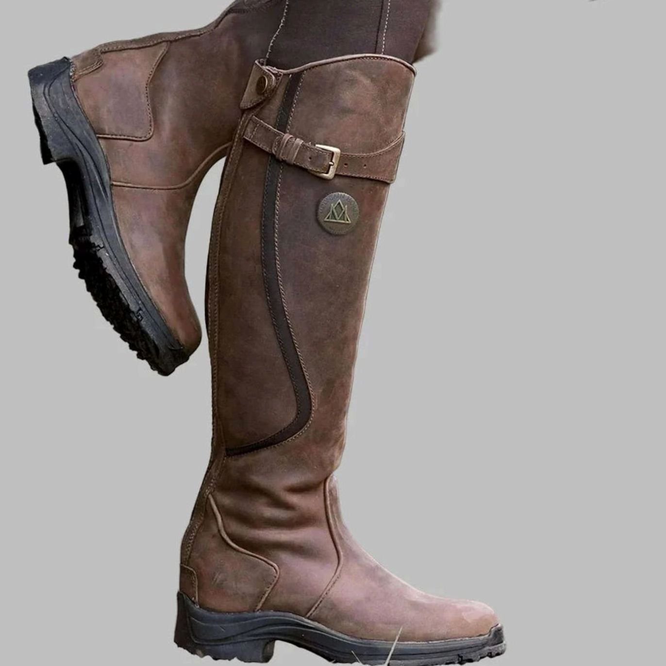 Botas altas ortopédicas de cuero marrón oscuro con hebilla ajustable para mujer