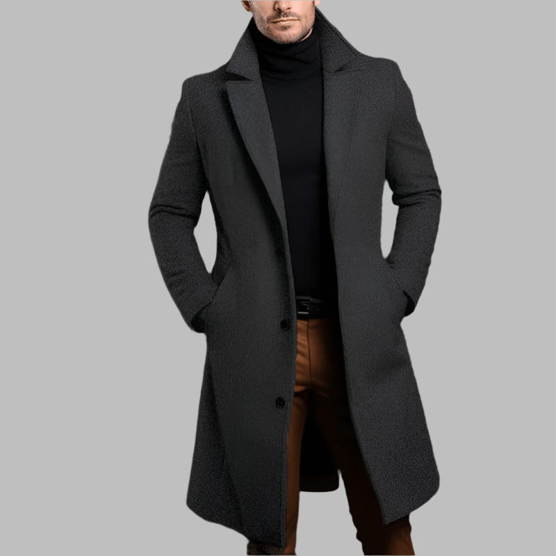 Hombre con abrigo largo Hugo en tono azul marino, look formal