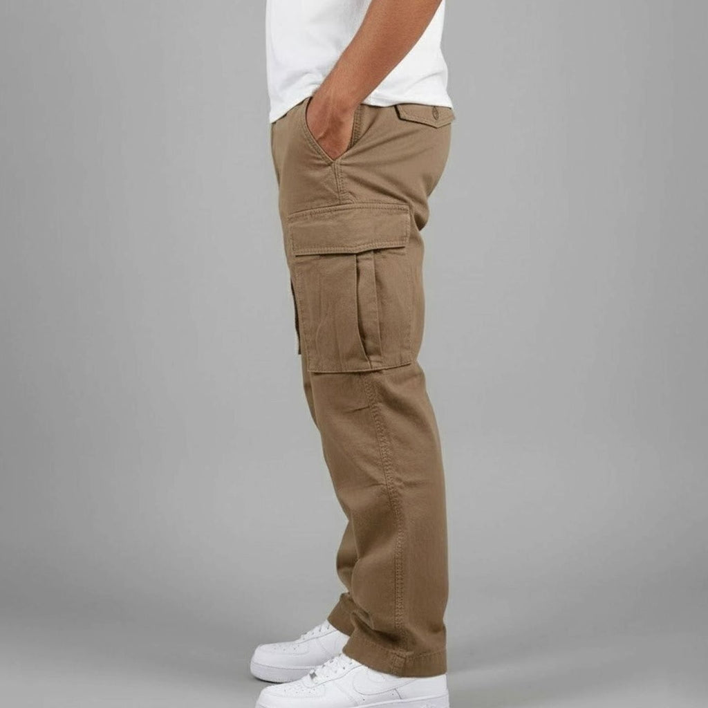 Pantalón cargo Kaden en color negro, ajuste relajado urbano