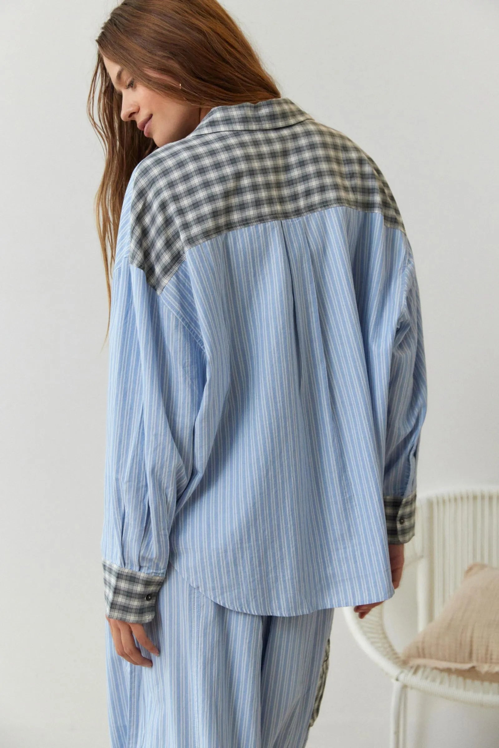 Conjunto de pijama Nuvia en tono neutro para mujer