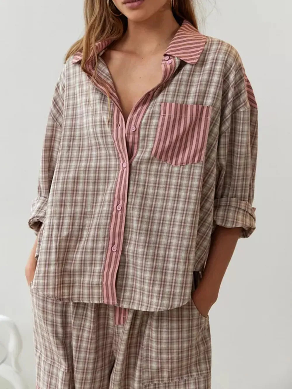 Vista completa del conjunto de pijama Nuvia para mujer