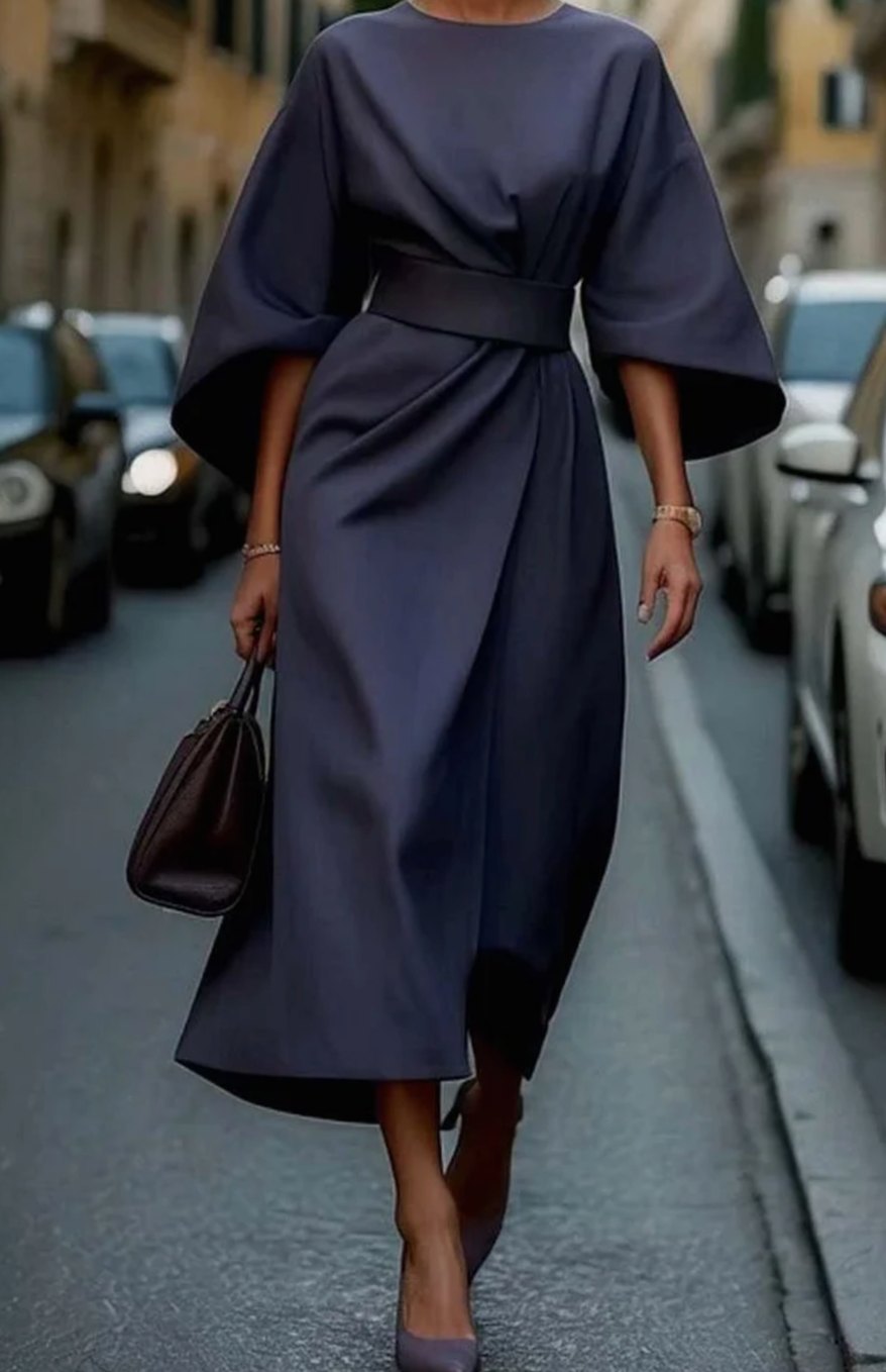 Vestido midi de mujer con mangas farol y cinturón en color liso, vista frontal completa