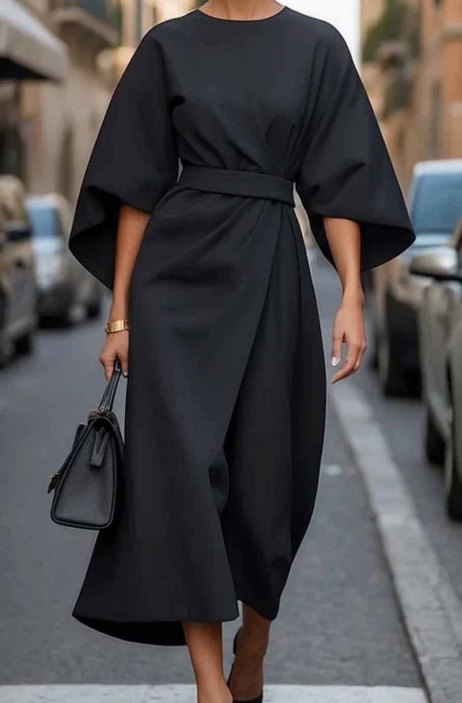 Detalle del cinturón que marca la cintura en el vestido midi elegante