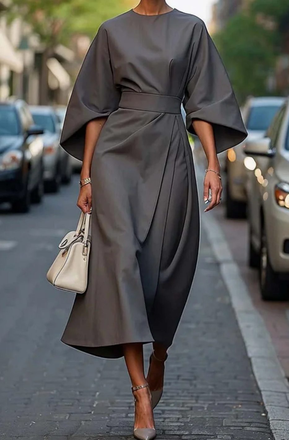 Vista trasera del vestido midi con cinturón y mangas farol