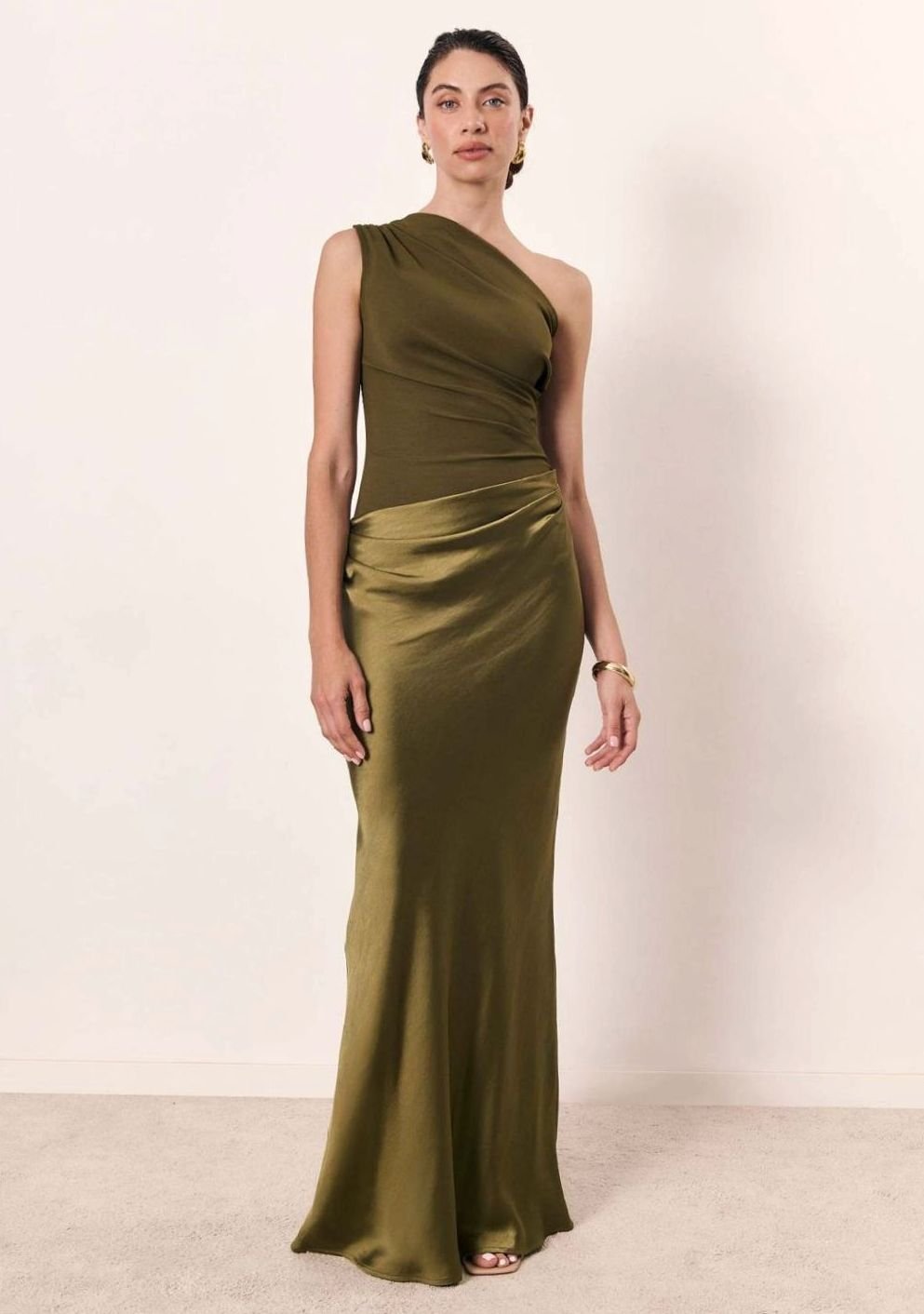Vestido maxi de satén con fruncido en la cintura, vista lateral