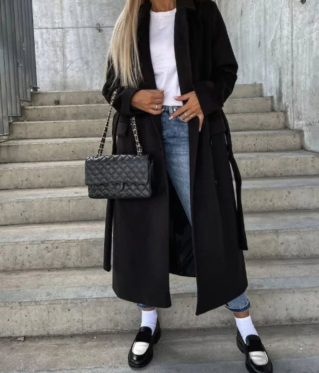 Abrigo de solapa combinado con vestido para un look elegante