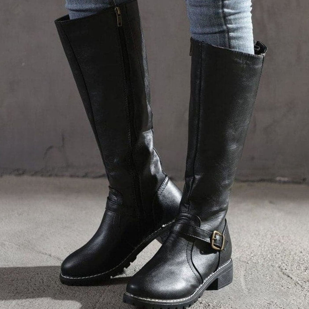 Botas altas Valentina combinadas con vaqueros pitillo para un look casual