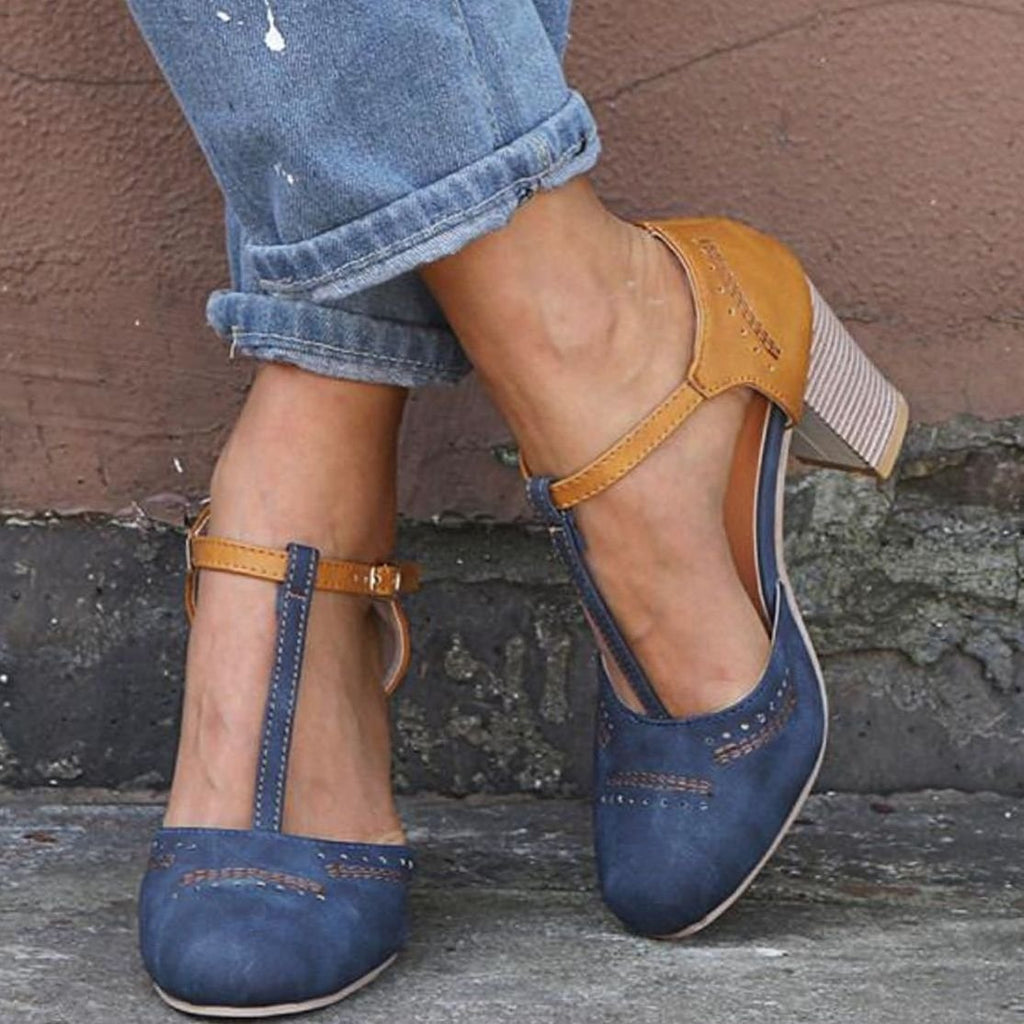 Zapato de tacón ancho con tira en T bicolor para mujer, vista frontal