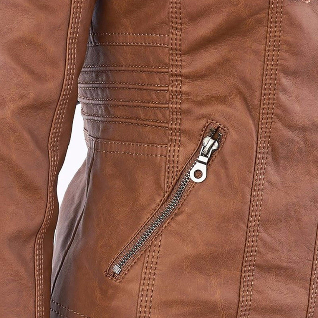 Detalle de las mangas de la chaqueta de cuero Nerea