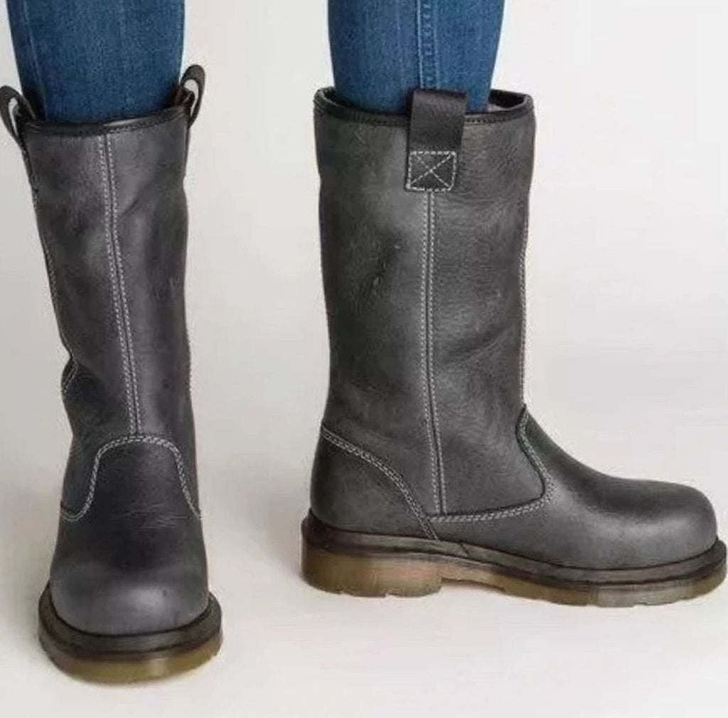 Detalle del interior forrado y acolchado de las botas de caña media para mayor calidez